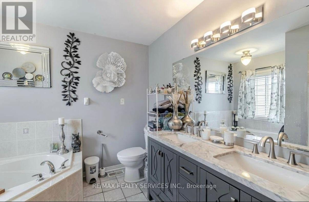 31 Quailvalley Drive, Brampton, Ontario  L6R 0N4 - Photo 12 - W12438833
