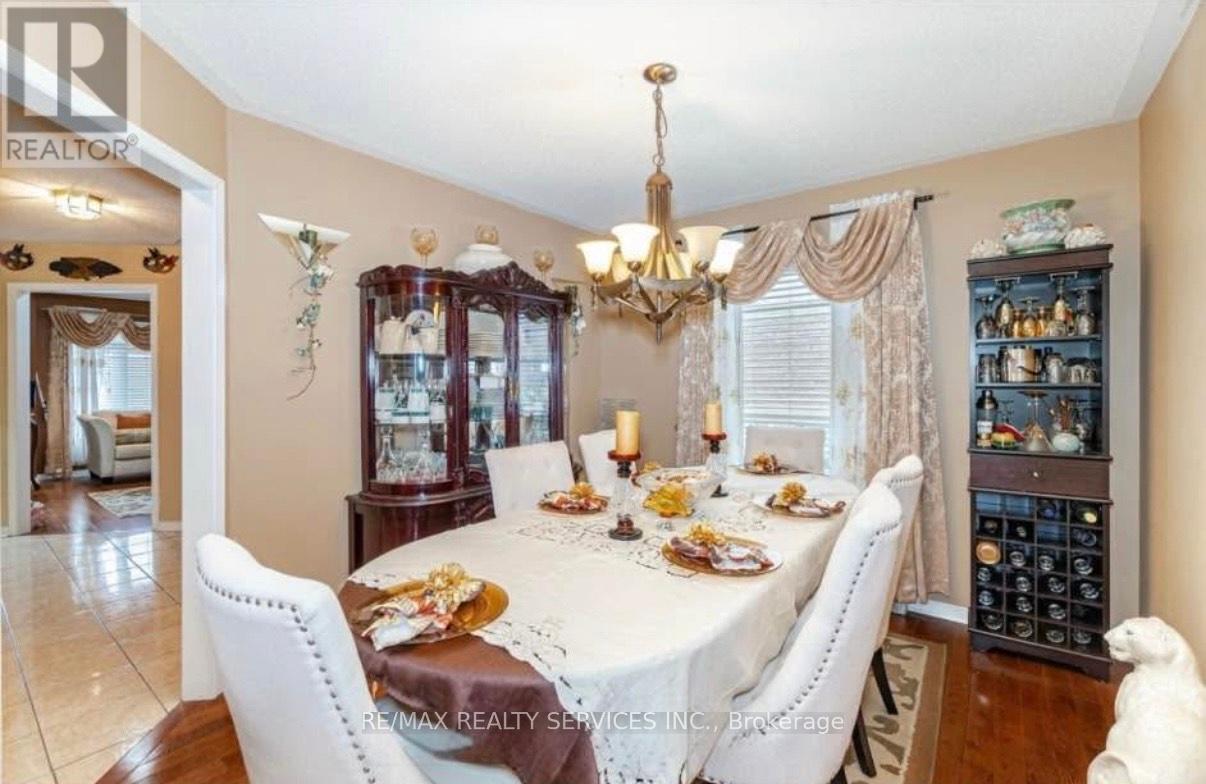 31 Quailvalley Drive, Brampton, Ontario  L6R 0N4 - Photo 3 - W12438833