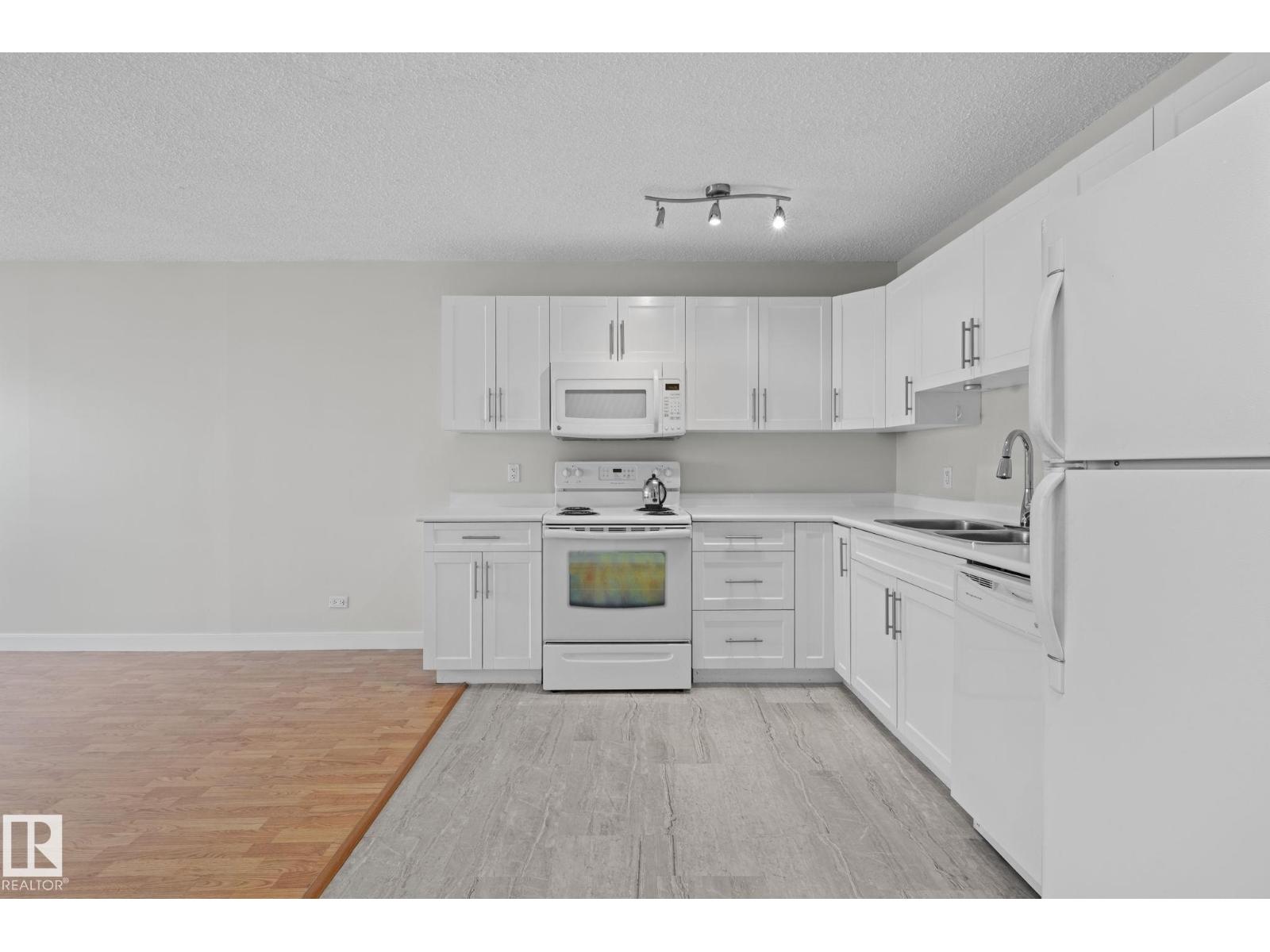 #806 9710 105 St Nw, Edmonton, Alberta  T5K 1A4 - Photo 8 - E4454518