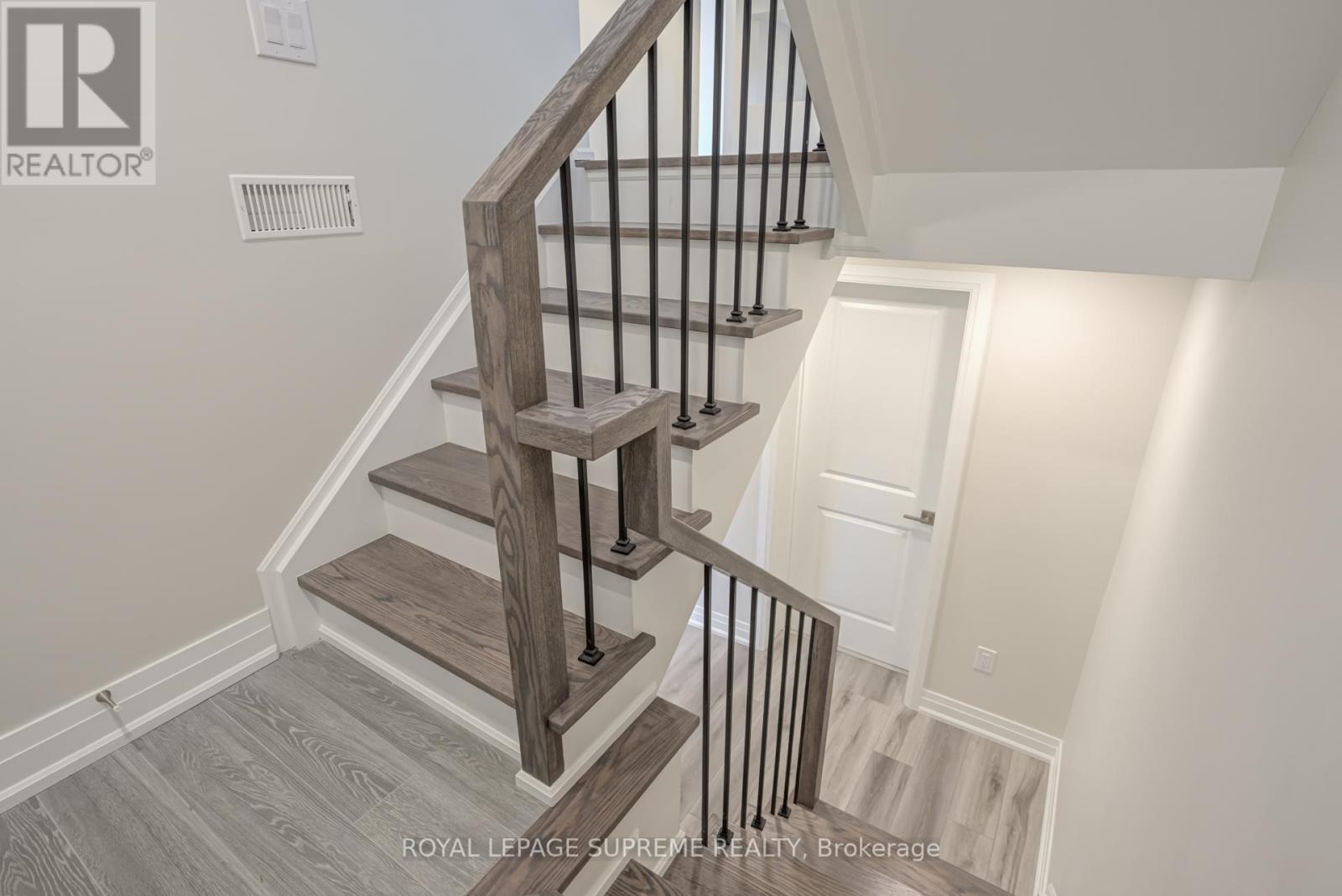 83 Clairton Crescent, Toronto, Ontario  M6N 2M7 - Photo 30 - W12433162