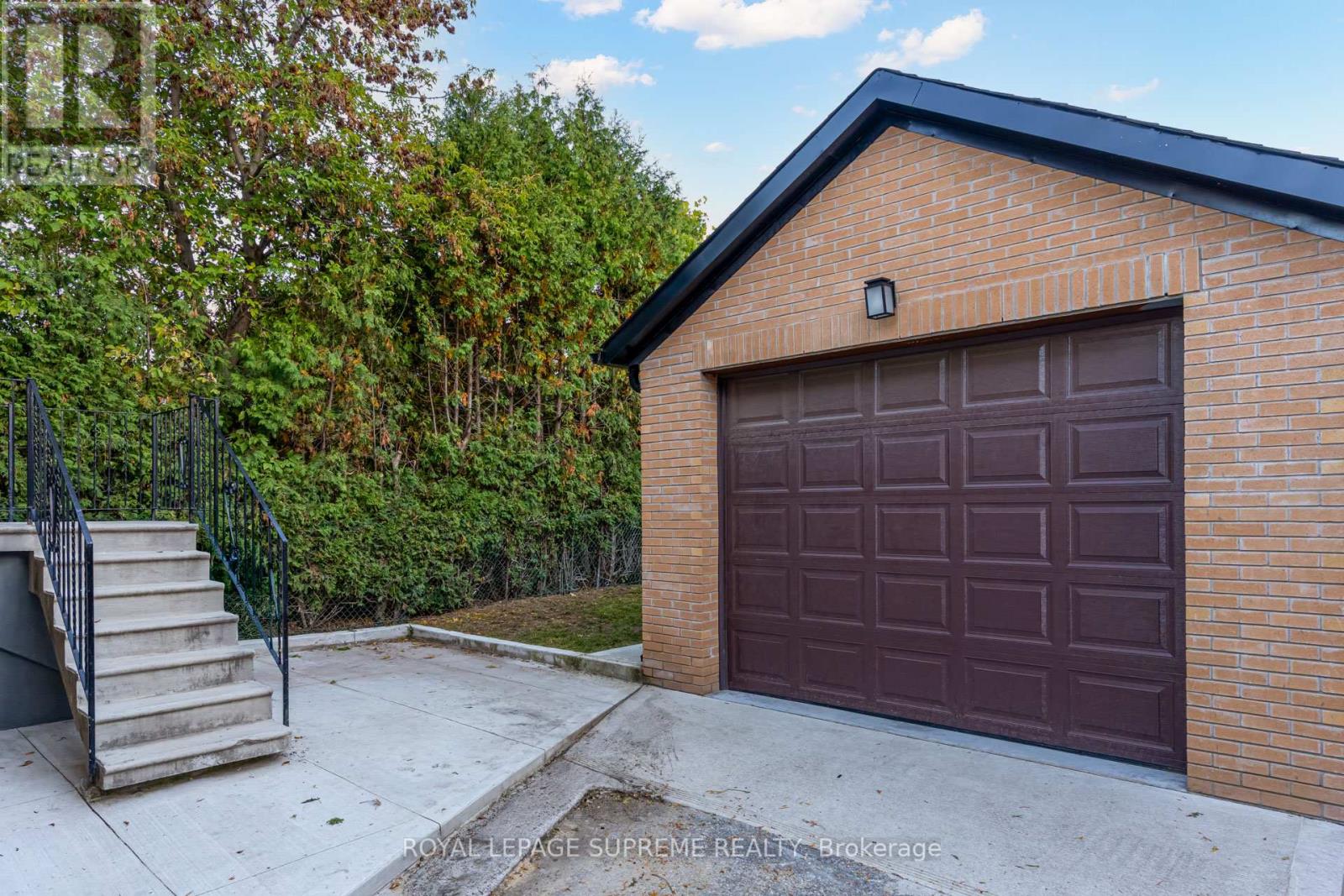 83 Clairton Crescent, Toronto, Ontario  M6N 2M7 - Photo 41 - W12433162