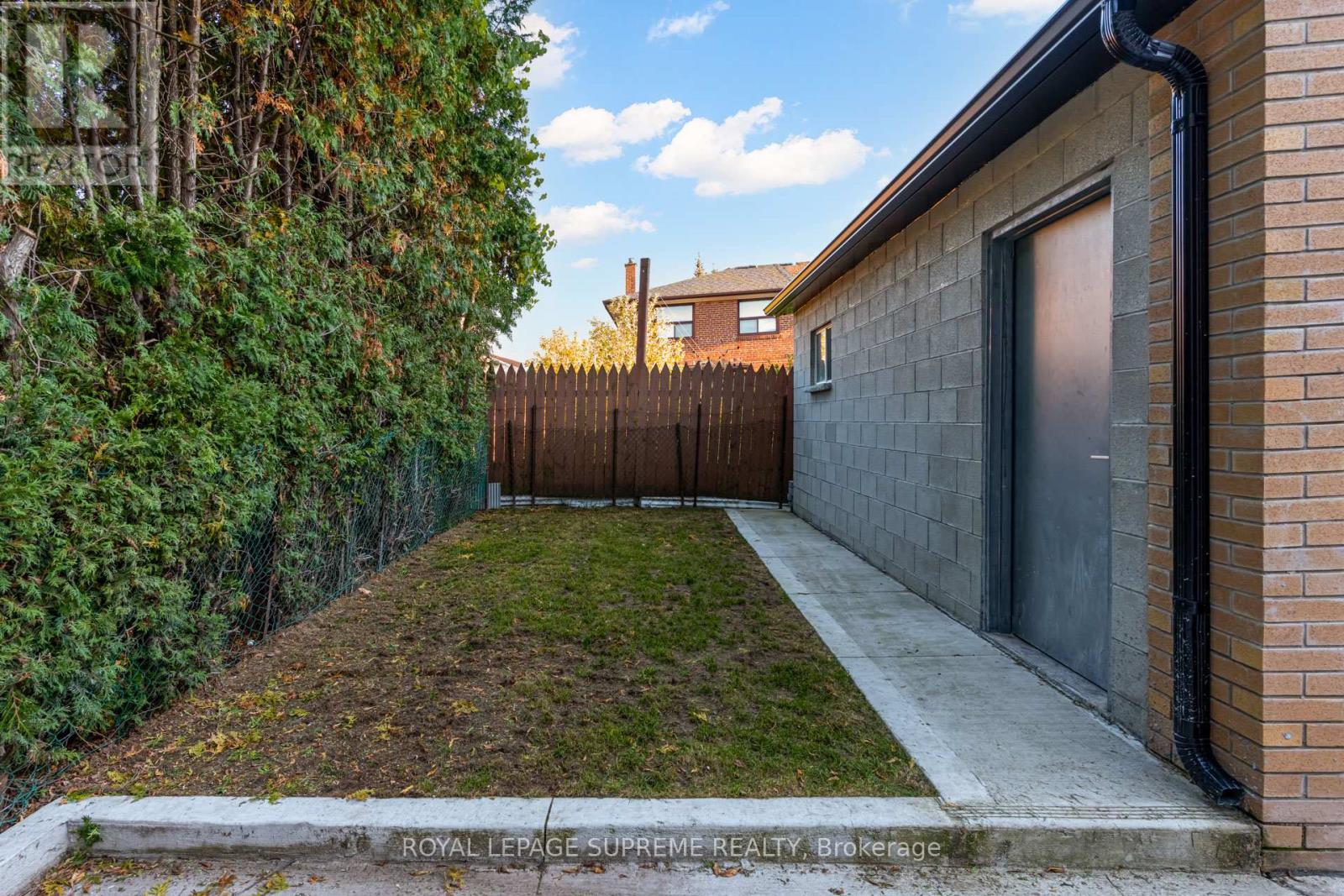 83 Clairton Crescent, Toronto, Ontario  M6N 2M7 - Photo 43 - W12433162