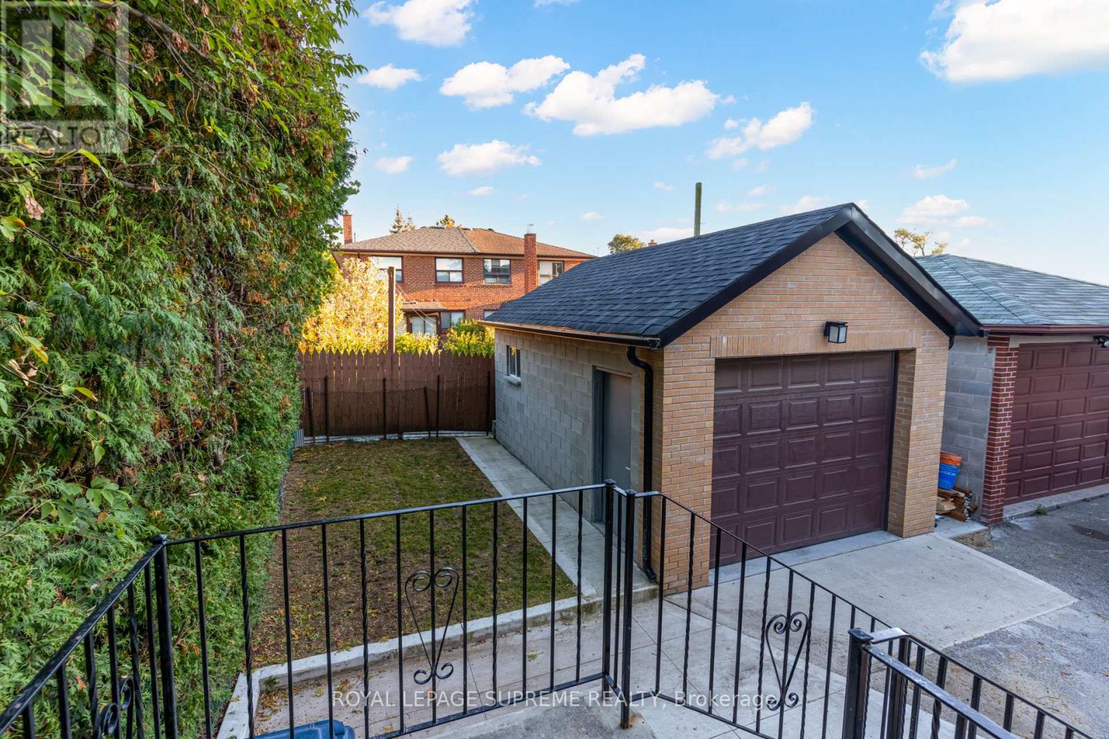 83 Clairton Crescent, Toronto, Ontario  M6N 2M7 - Photo 40 - W12433162