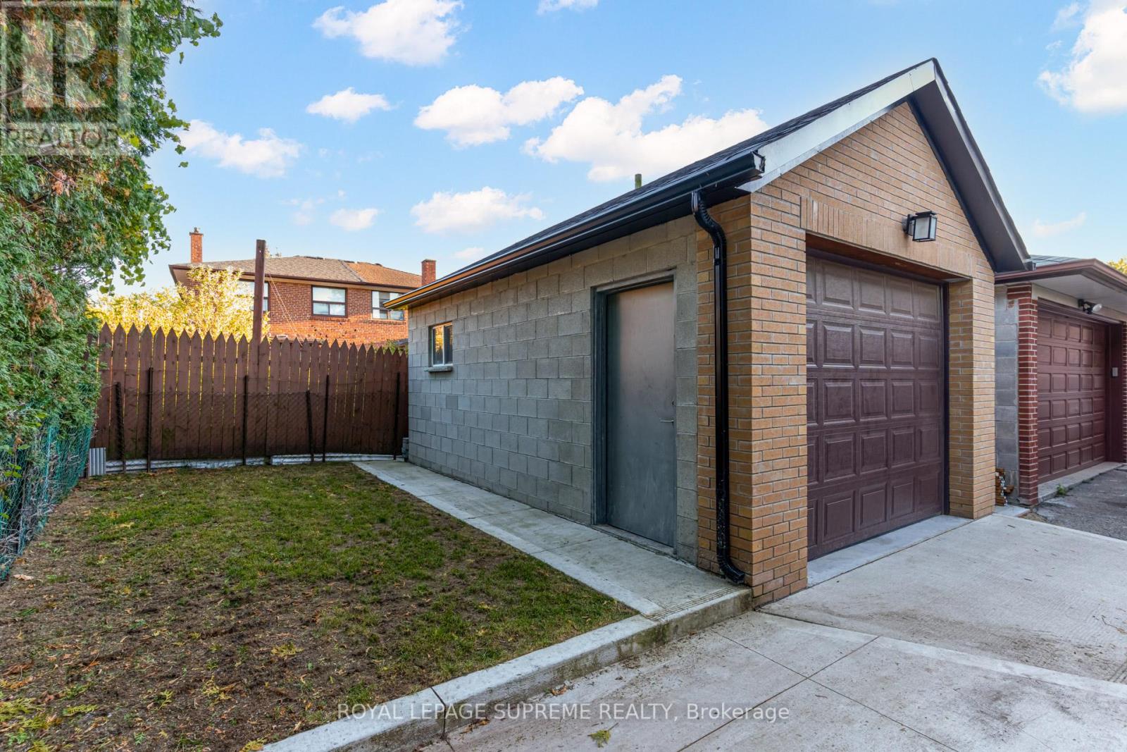 83 Clairton Crescent, Toronto, Ontario  M6N 2M7 - Photo 42 - W12433162