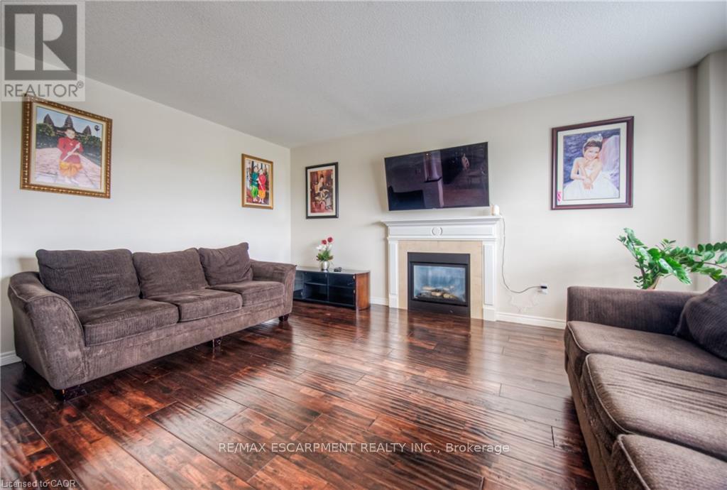 83 Boulder Crescent, Hamilton, Ontario  L0R 1P0 - Photo 11 - X12438806