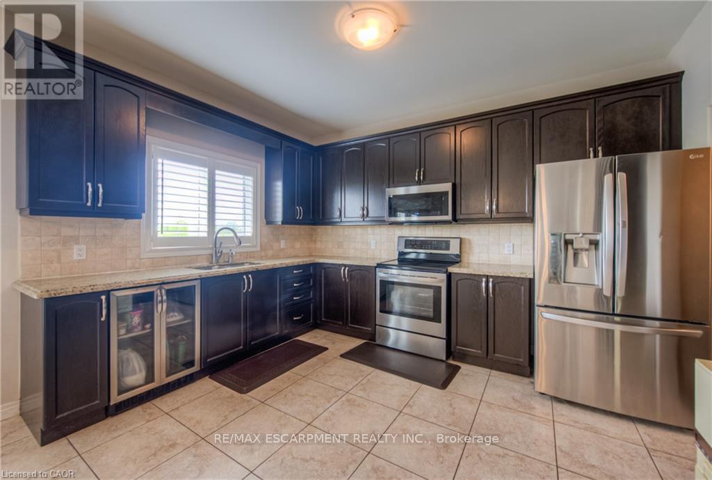 83 Boulder Crescent, Hamilton, Ontario  L0R 1P0 - Photo 15 - X12438806