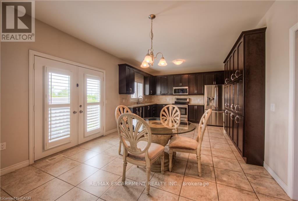 83 Boulder Crescent, Hamilton, Ontario  L0R 1P0 - Photo 16 - X12438806