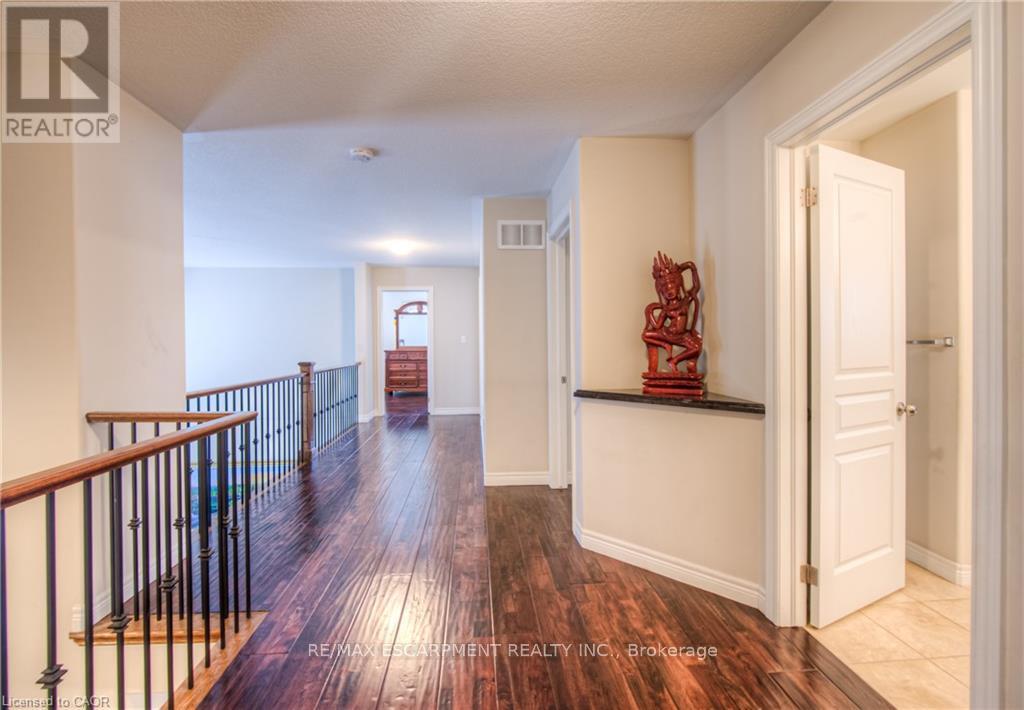 83 Boulder Crescent, Hamilton, Ontario  L0R 1P0 - Photo 17 - X12438806