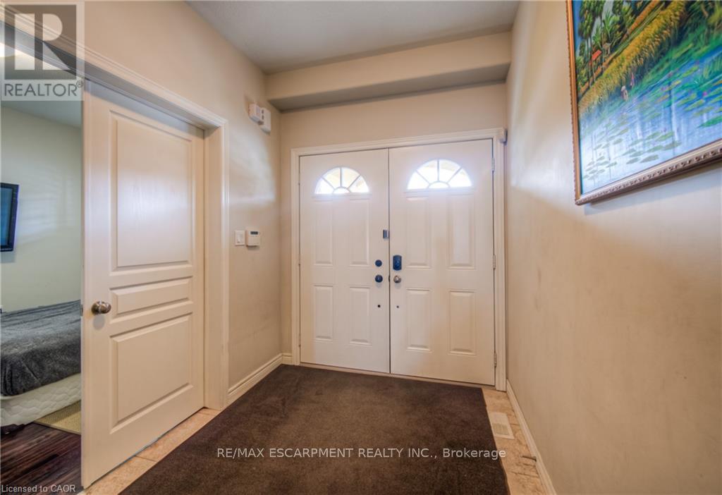 83 Boulder Crescent, Hamilton, Ontario  L0R 1P0 - Photo 4 - X12438806