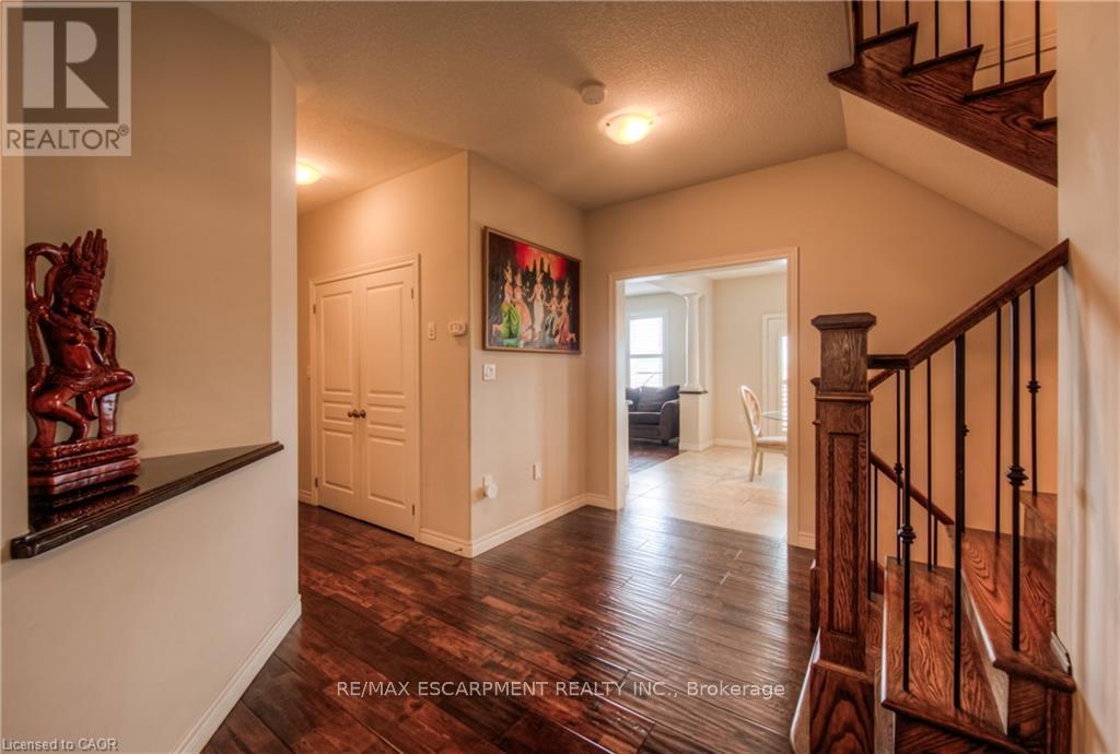 83 Boulder Crescent, Hamilton, Ontario  L0R 1P0 - Photo 5 - X12438806