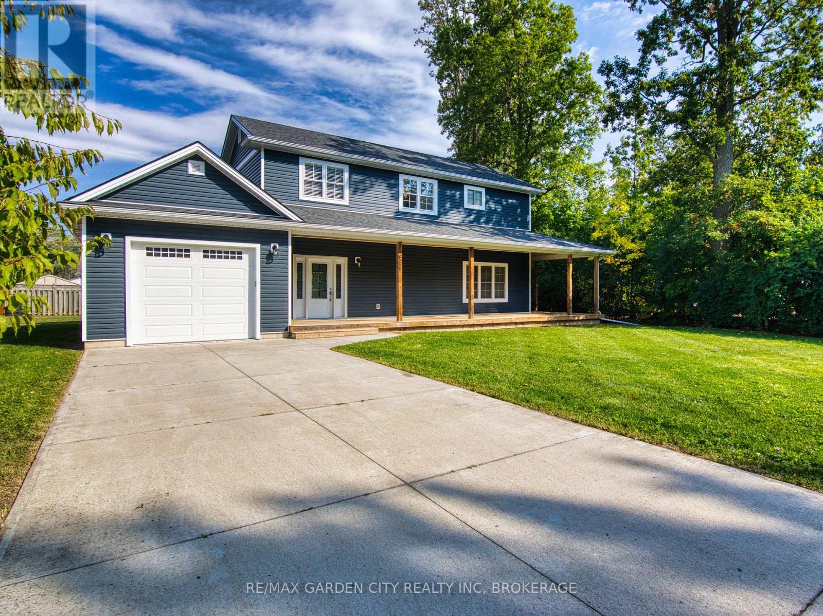 686 Lakeview Road, Fort Erie, Ontario  L2A 4X1 - Photo 2 - X12429189