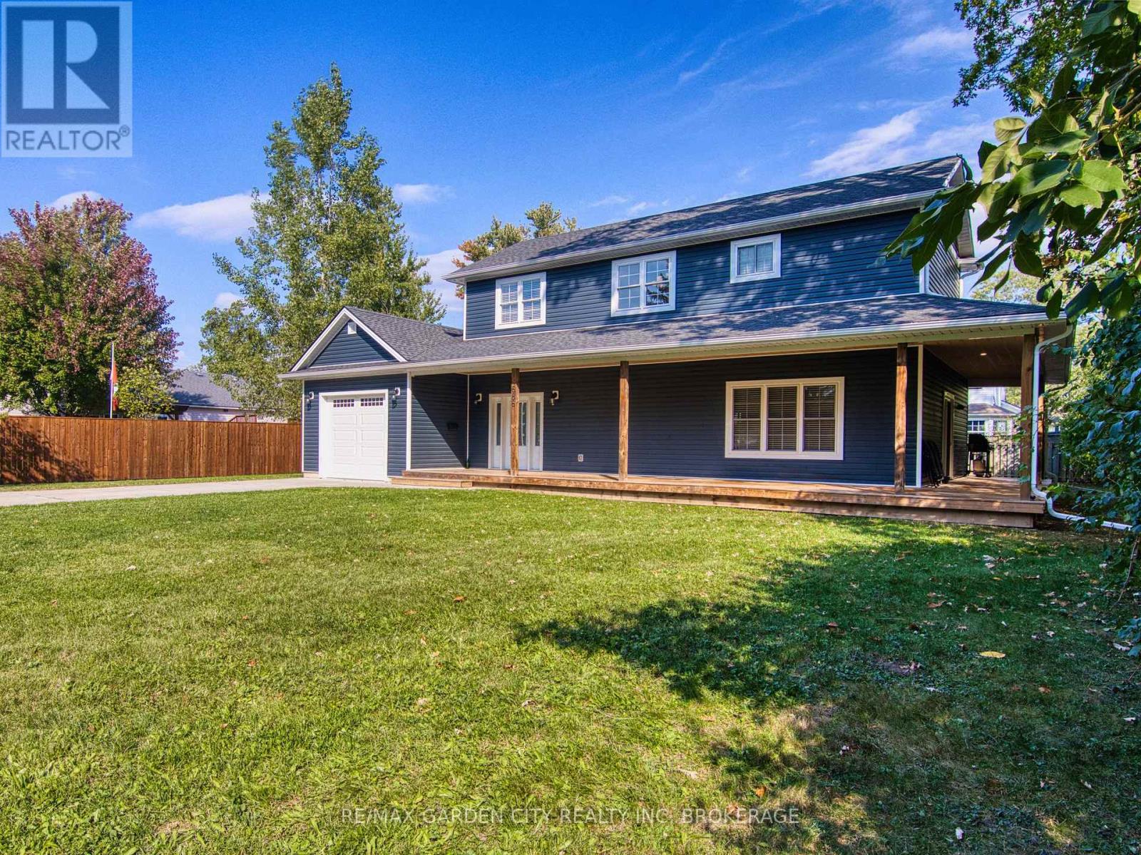 686 Lakeview Road, Fort Erie, Ontario  L2A 4X1 - Photo 3 - X12429189