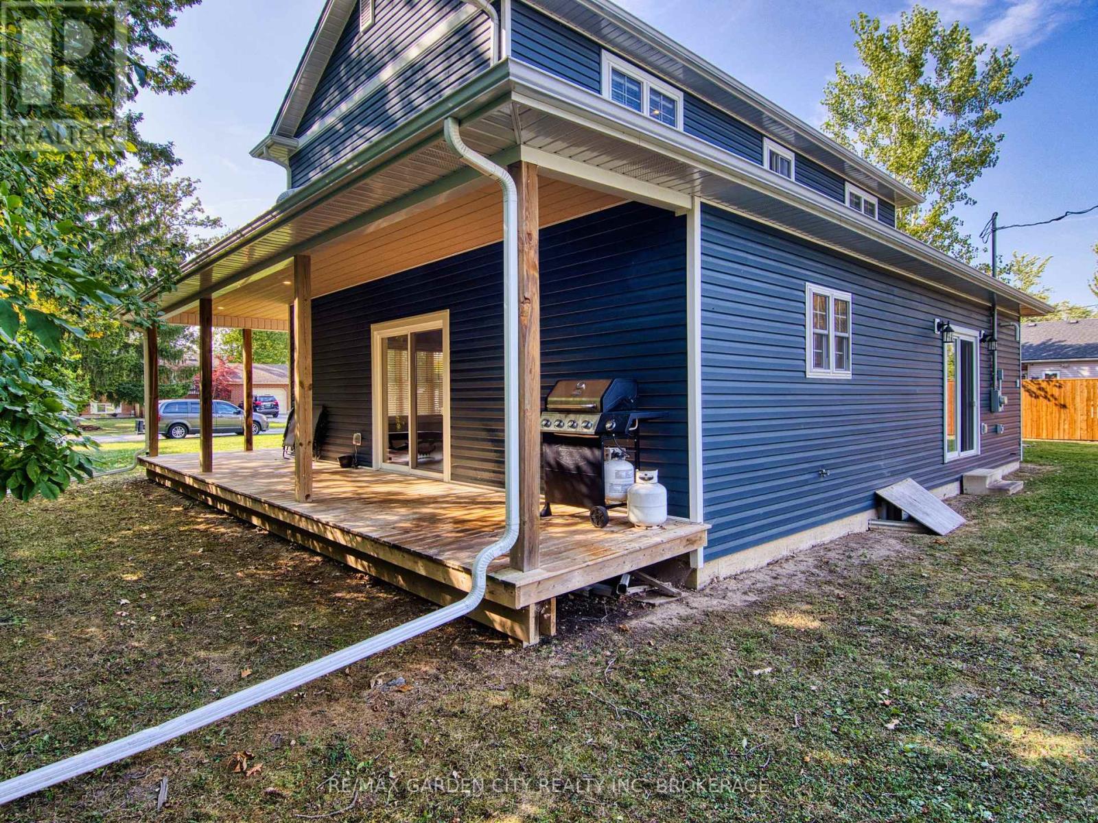 686 Lakeview Road, Fort Erie, Ontario  L2A 4X1 - Photo 8 - X12429189