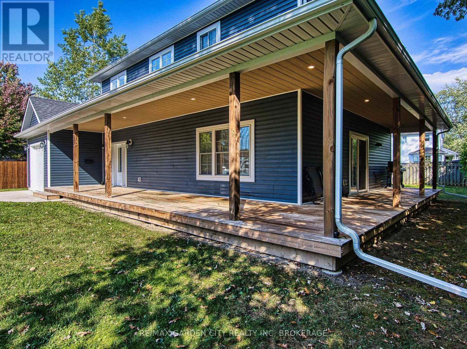 686 Lakeview Road, Fort Erie, Ontario  L2A 4X1 - Photo 9 - X12429189