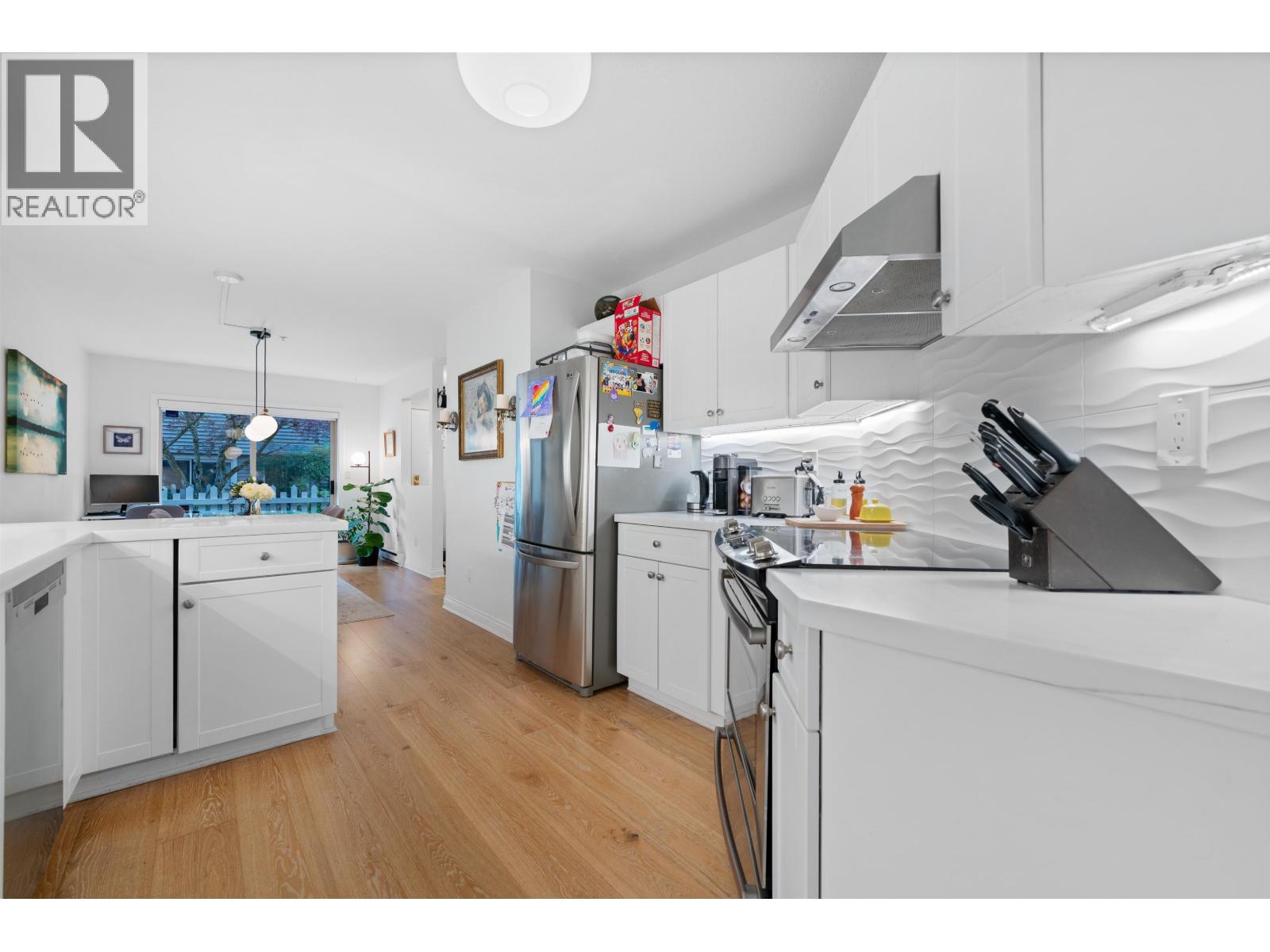 10 222 E 5th Street, North Vancouver, British Columbia  V7L 1L7 - Photo 10 - R3054401