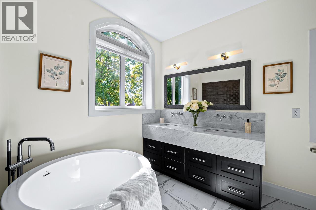 2765 W 15th Avenue, Vancouver, British Columbia  V6K 2Z7 - Photo 3 - R3054414