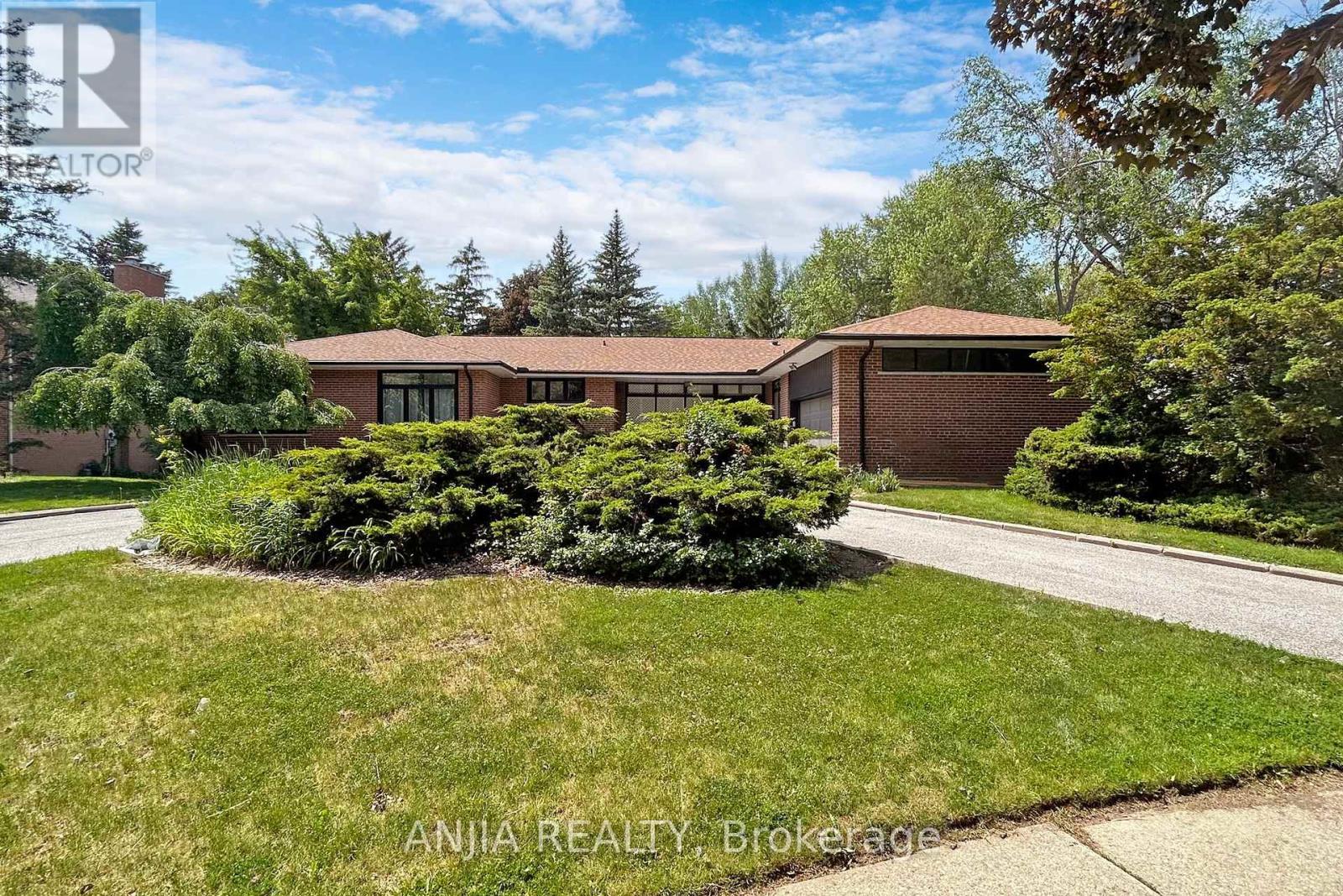 40 FIFESHIRE ROAD, Toronto, Ontario