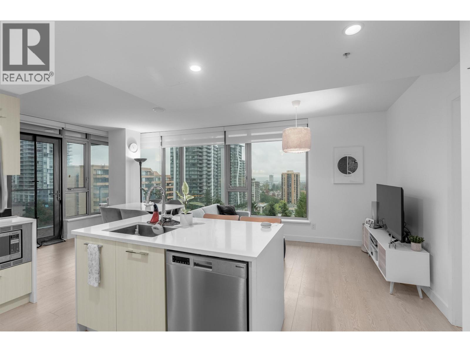 1007 518 Whiting Way, Coquitlam, British Columbia  V3J 0H7 - Photo 2 - R3054289