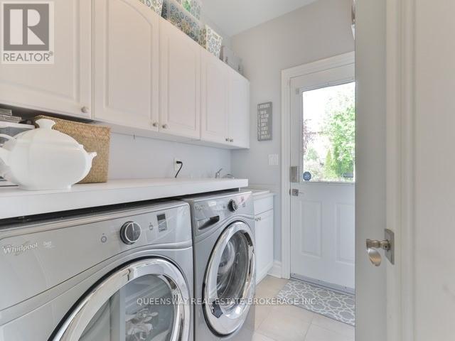 19 Petermann Street, Aurora, Ontario  L4G 7W9 - Photo 11 - N12438879
