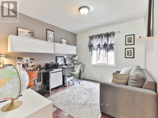 19 Petermann Street, Aurora, Ontario  L4G 7W9 - Photo 14 - N12438879