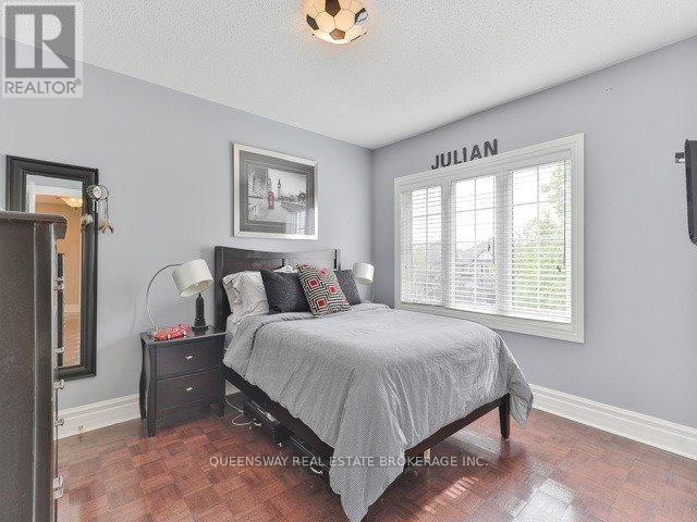 19 Petermann Street, Aurora, Ontario  L4G 7W9 - Photo 15 - N12438879