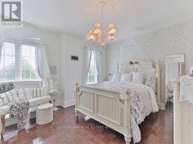 19 Petermann Street, Aurora, Ontario  L4G 7W9 - Photo 16 - N12438879