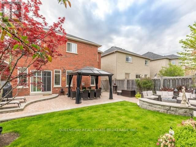 19 Petermann Street, Aurora, Ontario  L4G 7W9 - Photo 2 - N12438879