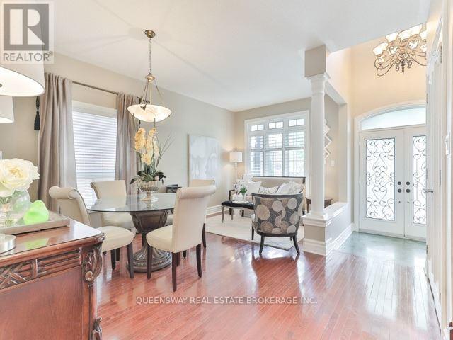 19 Petermann Street, Aurora, Ontario  L4G 7W9 - Photo 4 - N12438879