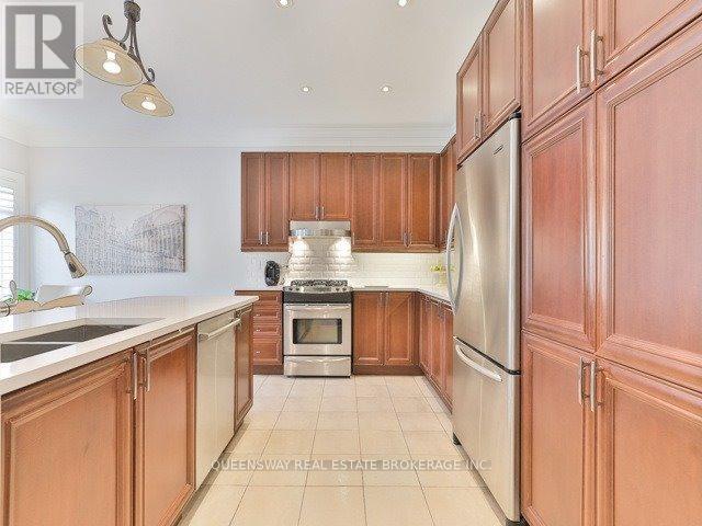19 Petermann Street, Aurora, Ontario  L4G 7W9 - Photo 8 - N12438879