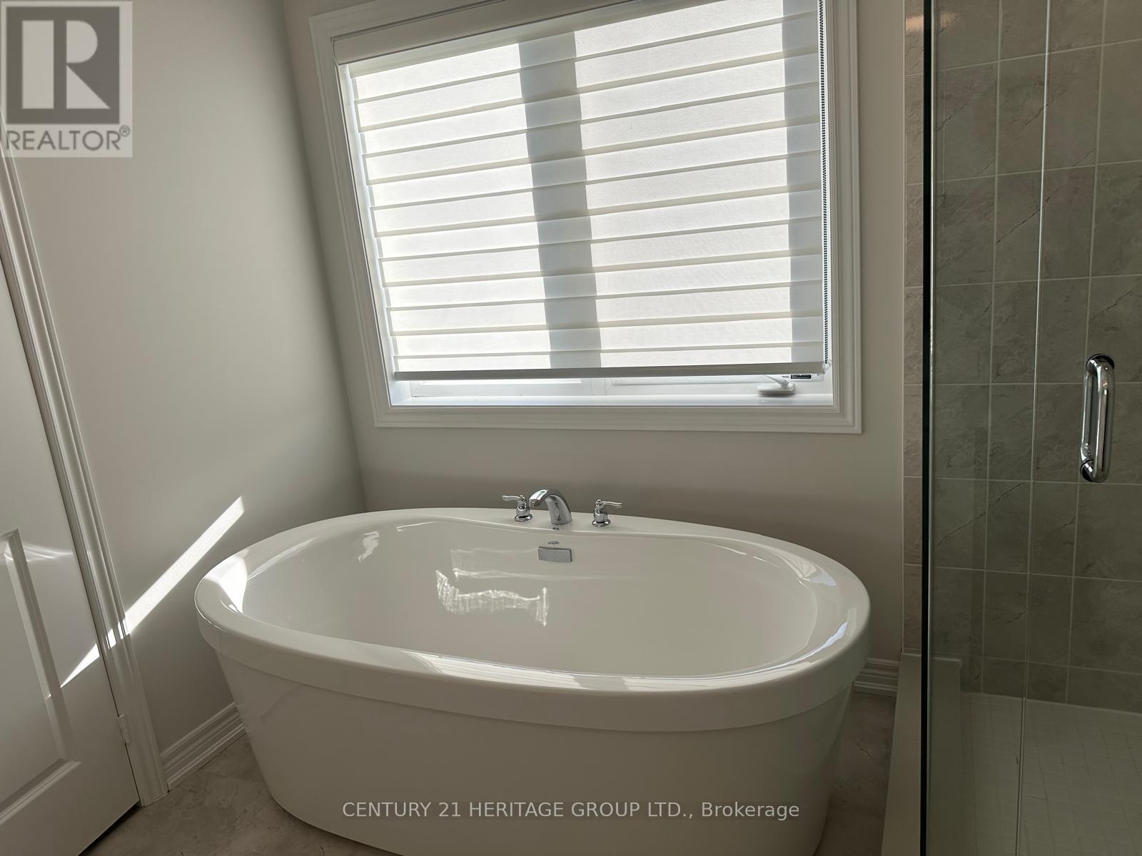 12 Sam Battaglia Crescent, Georgina, Ontario  L0E 1R0 - Photo 20 - N12438891
