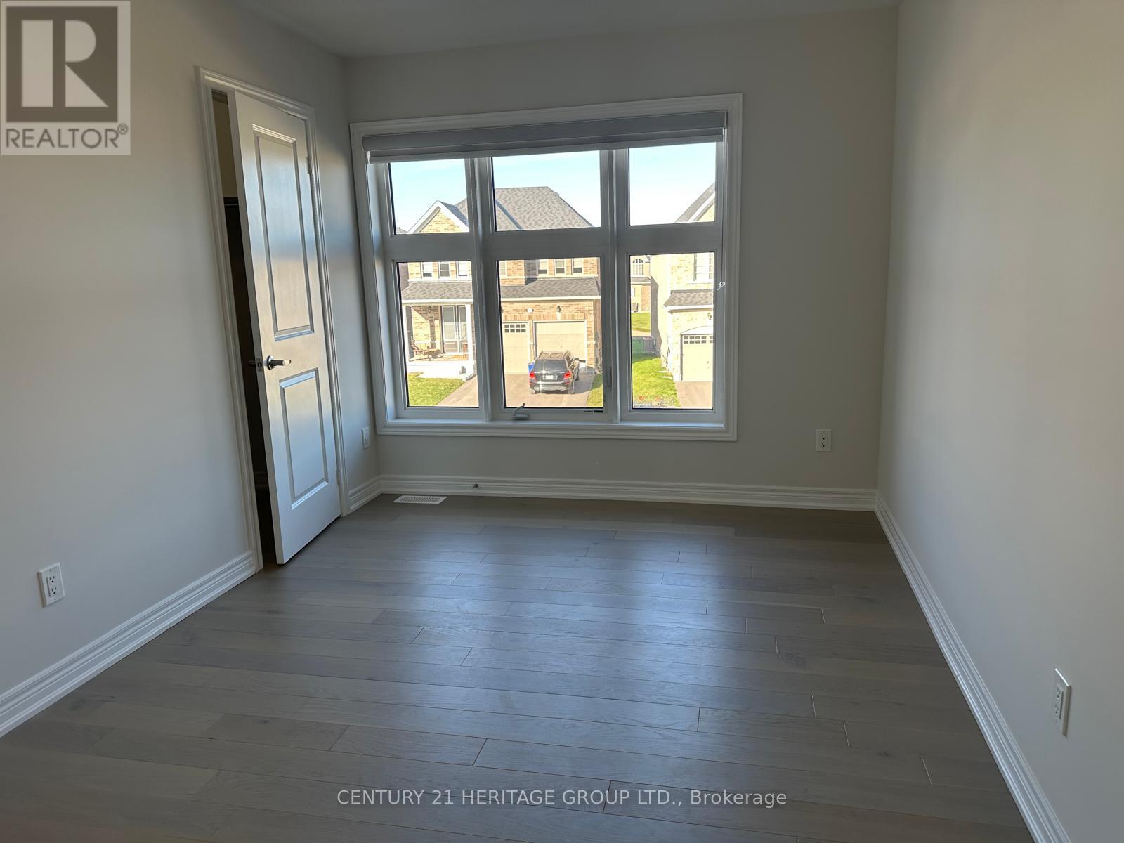 12 Sam Battaglia Crescent, Georgina, Ontario  L0E 1R0 - Photo 21 - N12438891