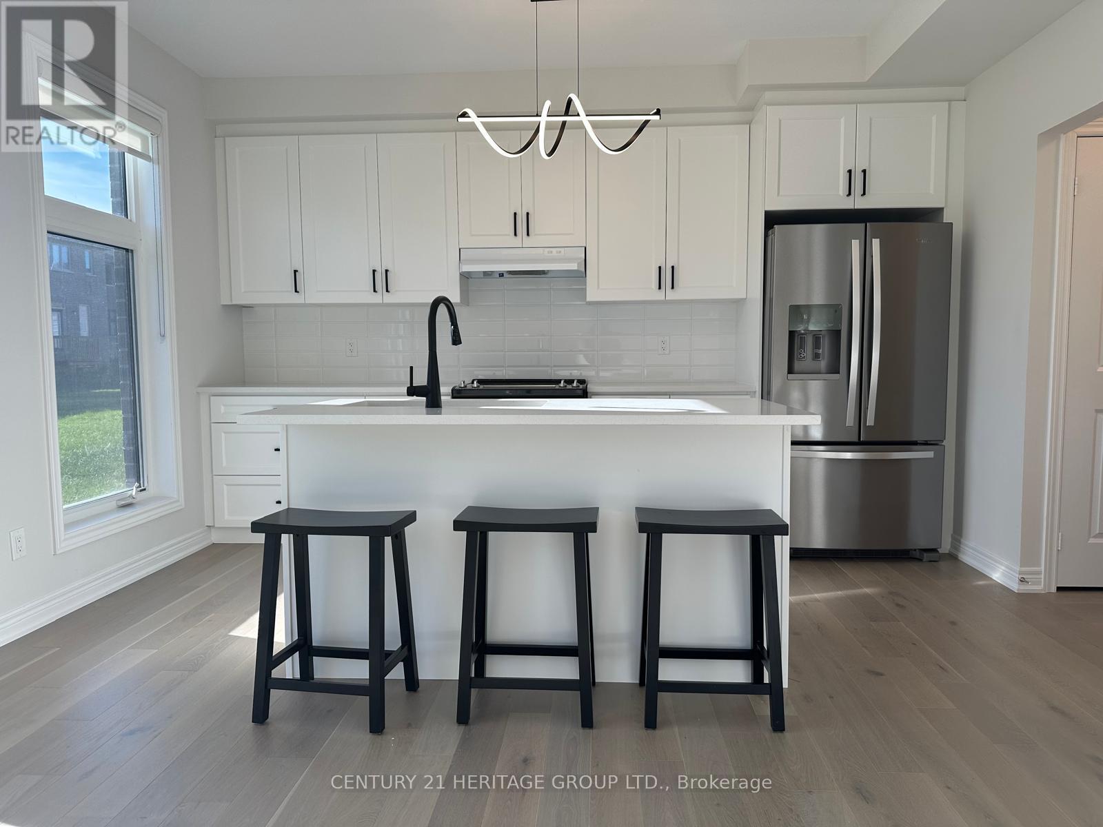 12 Sam Battaglia Crescent, Georgina, Ontario  L0E 1R0 - Photo 3 - N12438891