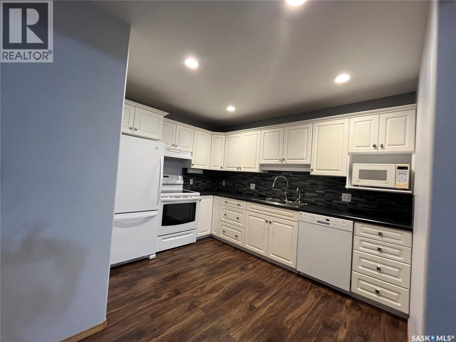 206 230 Lister Kaye Crescent, Swift Current, Saskatchewan  S9H 0A2 - Photo 5 - SK019849