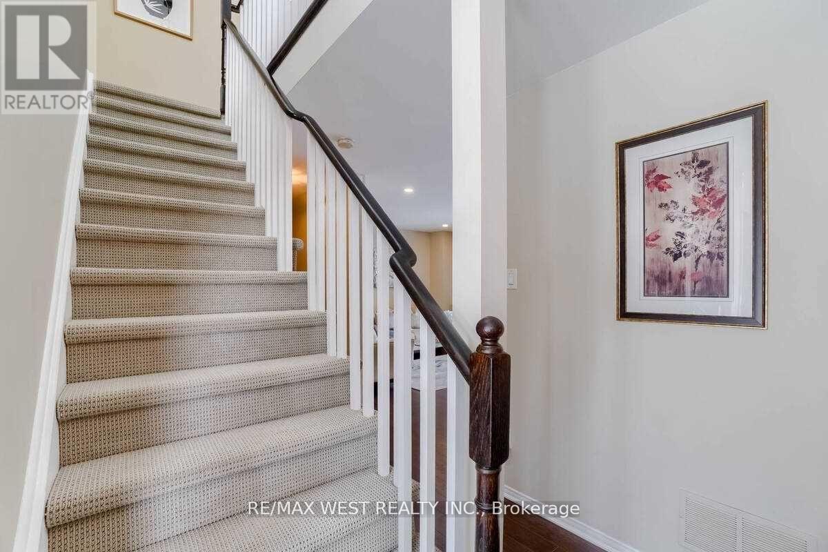 Main - 84 Mullis Crescent, Brampton, Ontario  L6Y 4S9 - Photo 12 - W12438890