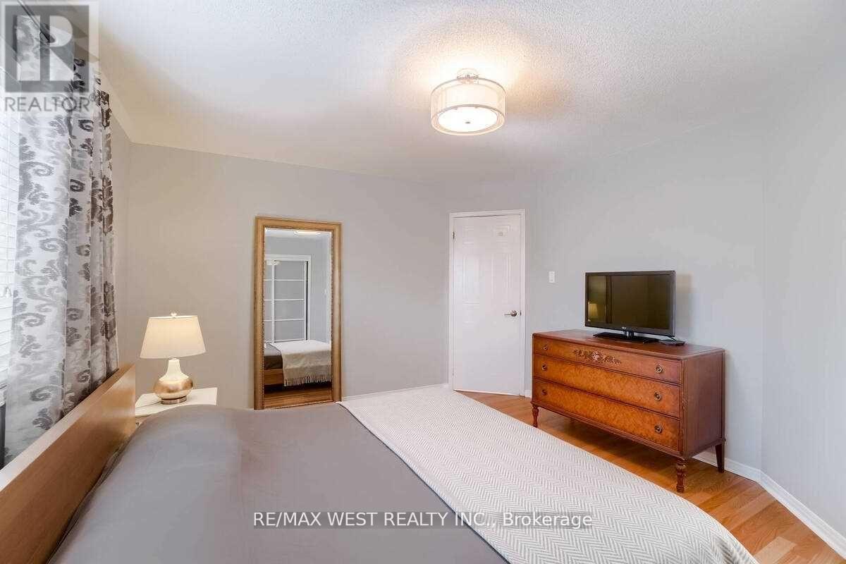 Main - 84 Mullis Crescent, Brampton, Ontario  L6Y 4S9 - Photo 15 - W12438890