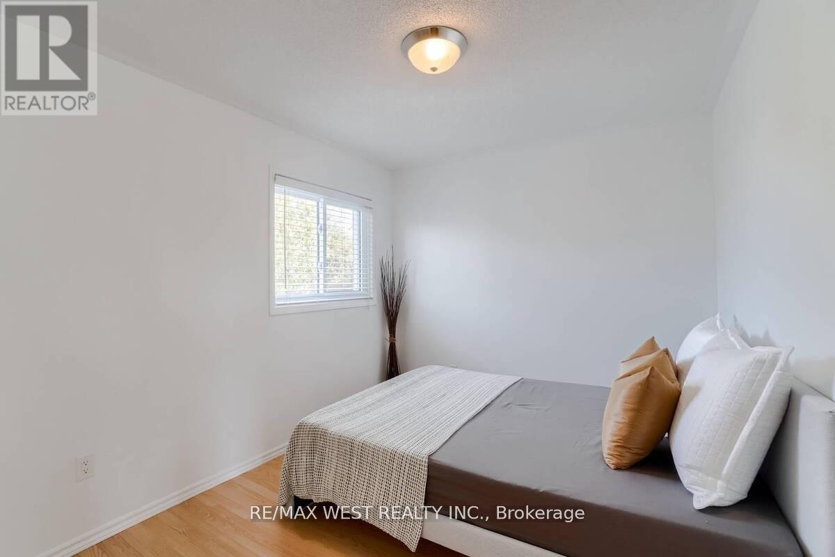 Main - 84 Mullis Crescent, Brampton, Ontario  L6Y 4S9 - Photo 16 - W12438890