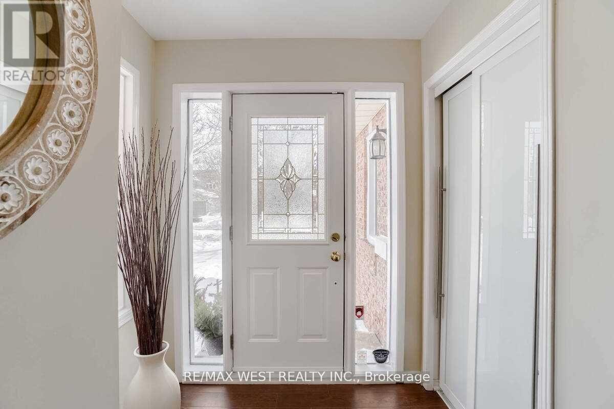 Main - 84 Mullis Crescent, Brampton, Ontario  L6Y 4S9 - Photo 2 - W12438890