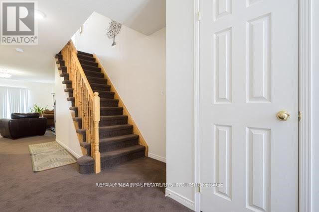 439 Aspendale Crescent, Mississauga, Ontario  L5W 0E7 - Photo 3 - W12438895