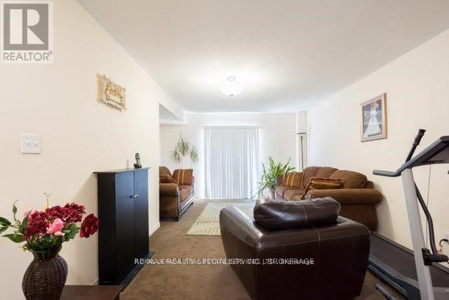 439 Aspendale Crescent, Mississauga, Ontario  L5W 0E7 - Photo 4 - W12438895