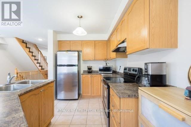 439 Aspendale Crescent, Mississauga, Ontario  L5W 0E7 - Photo 8 - W12438895