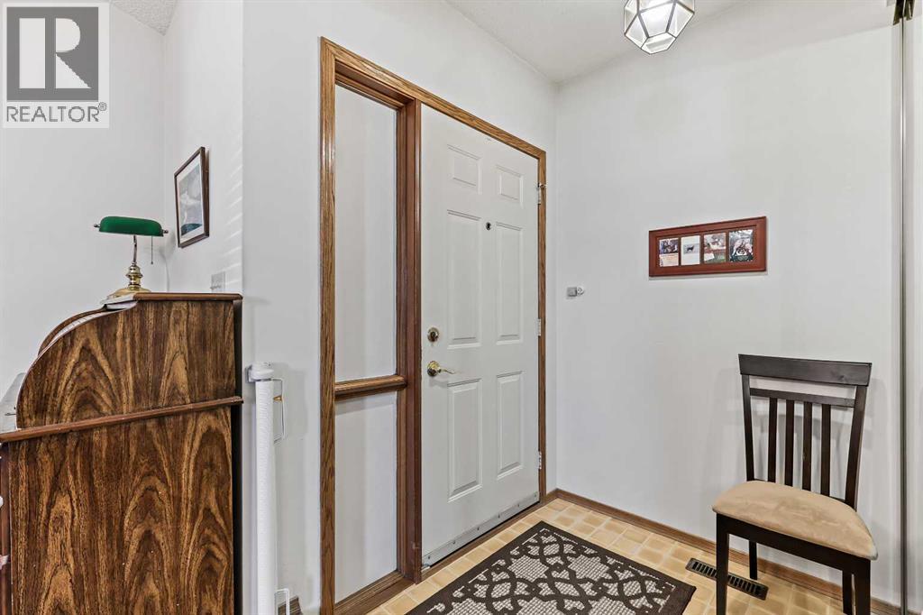 39 Millside Road Sw, Calgary, Alberta  T2Y 2P9 - Photo 3 - A2259689