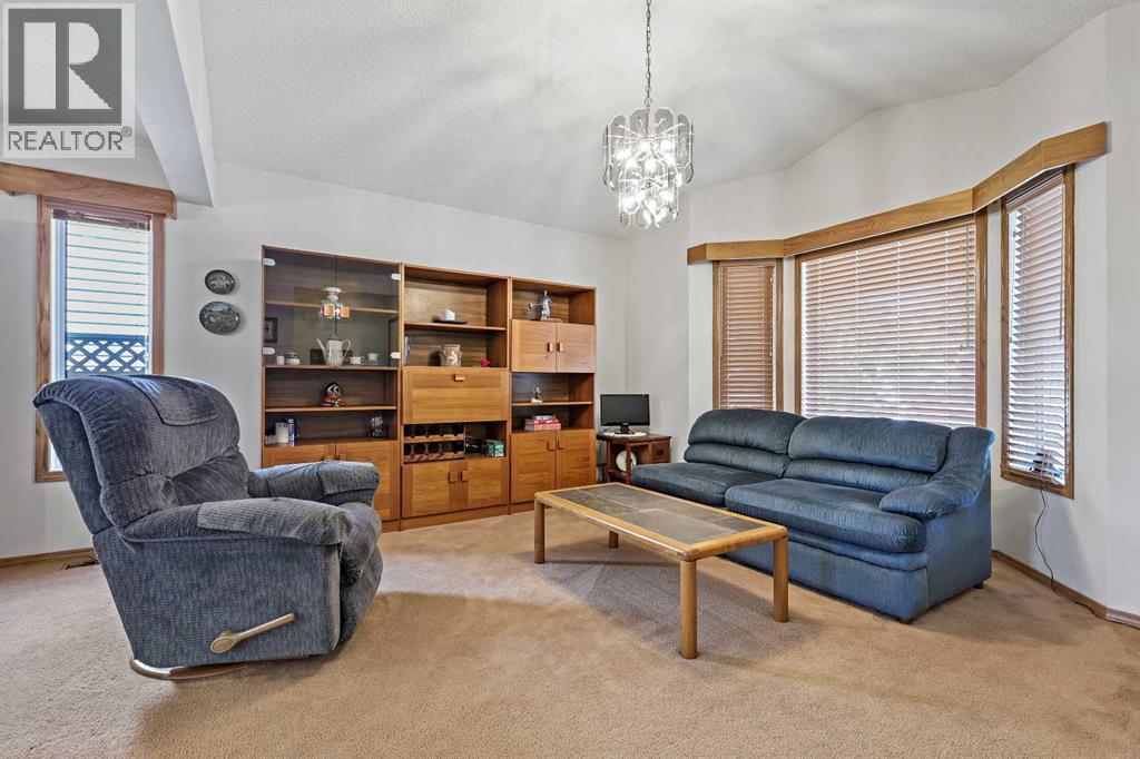39 Millside Road Sw, Calgary, Alberta  T2Y 2P9 - Photo 4 - A2259689