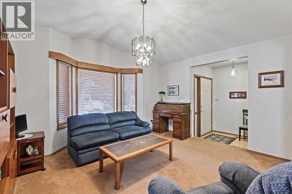 39 Millside Road Sw, Calgary, Alberta  T2Y 2P9 - Photo 5 - A2259689
