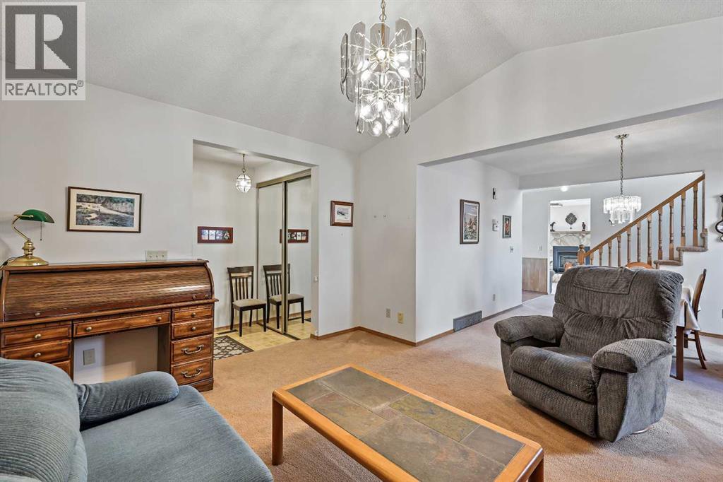 39 Millside Road Sw, Calgary, Alberta  T2Y 2P9 - Photo 6 - A2259689
