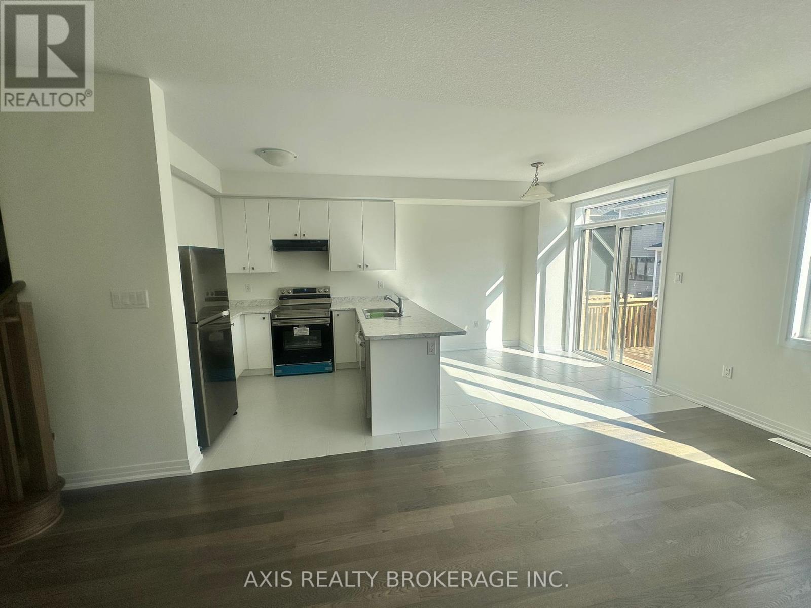 61 Brighton Lane, Thorold, Ontario  L2V 0N8 - Photo 5 - X12438860