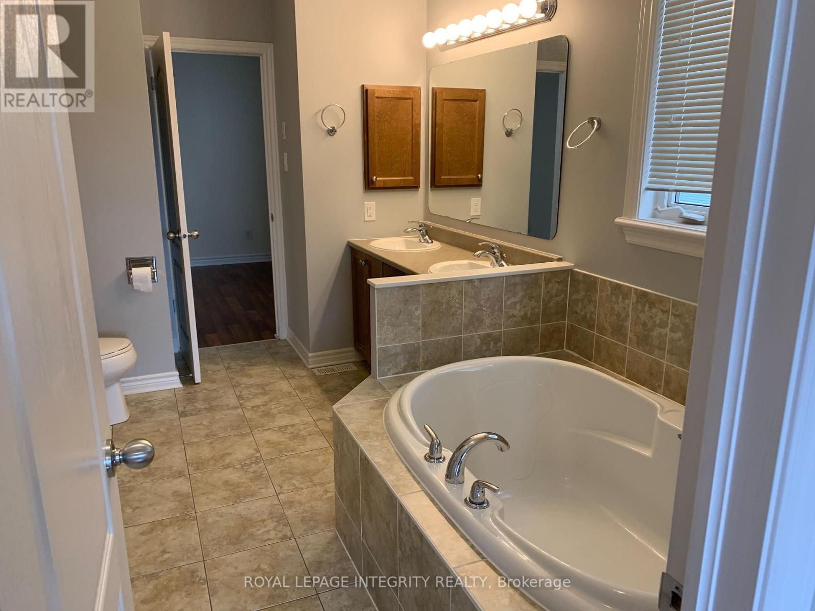 764 Fletcher Circle, Ottawa, Ontario  K2T 0A8 - Photo 8 - X12438922