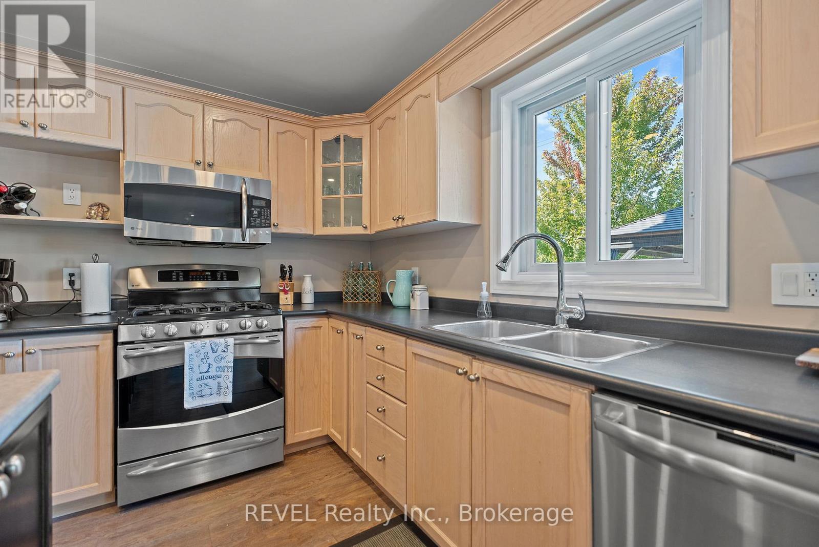 4491 Dawn Crescent, Niagara Falls (Ascot), Ontario  L2H 3H9 - Photo 12 - X12438943