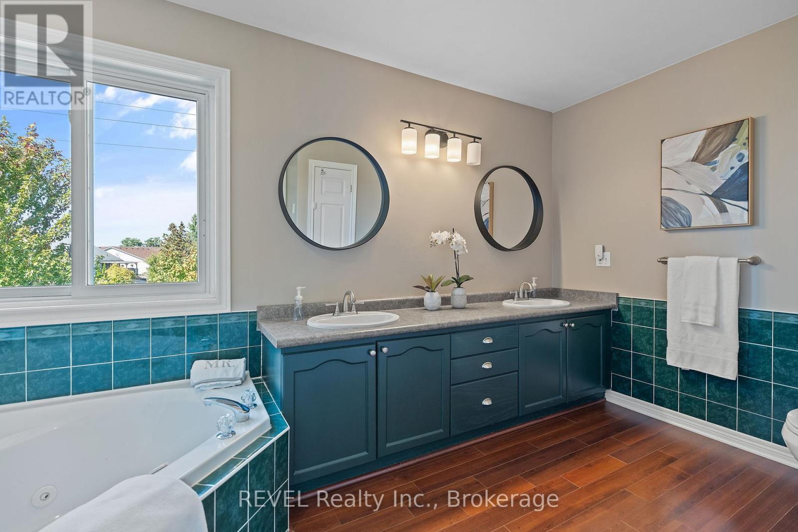 4491 Dawn Crescent, Niagara Falls (Ascot), Ontario  L2H 3H9 - Photo 24 - X12438943