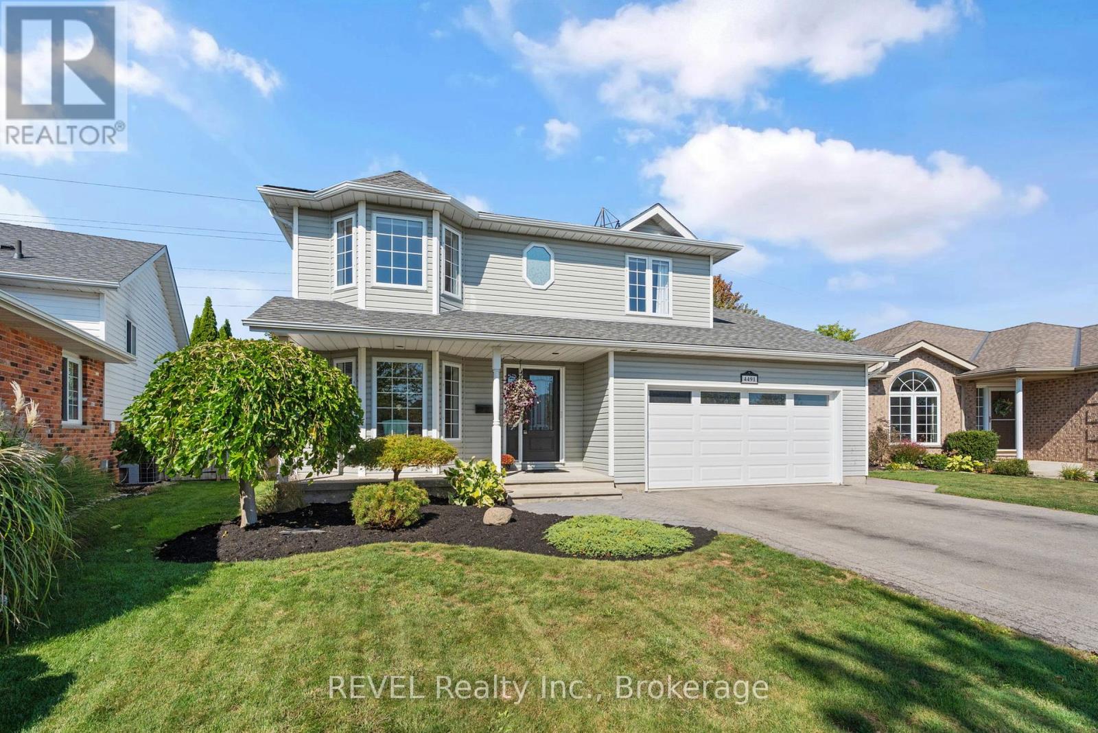 4491 Dawn Crescent, Niagara Falls (Ascot), Ontario  L2H 3H9 - Photo 4 - X12438943