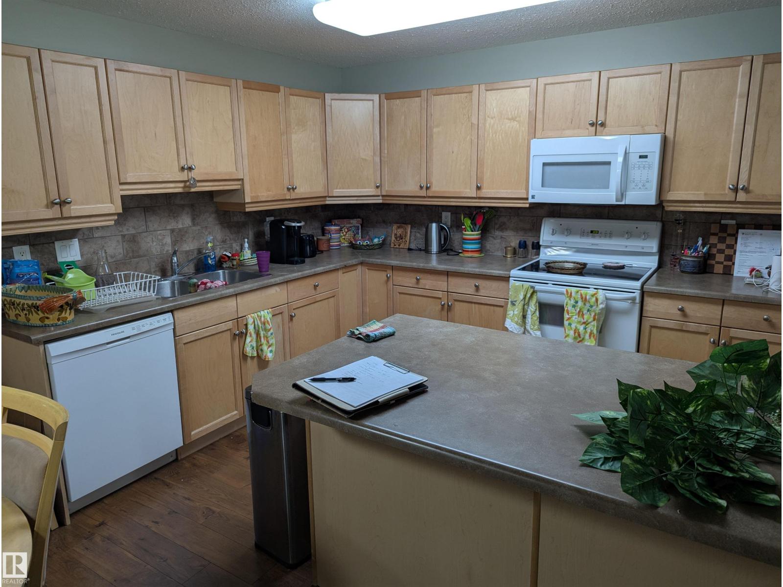 #112 8956 156 St Nw, Edmonton, Alberta  T5R 5Z6 - Photo 2 - E4460234